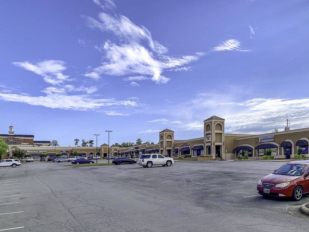 Westchase Plaza: 301 N Shackleford Rd, Little Rock, AR 72211